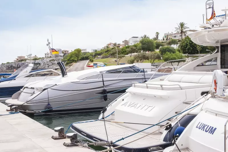 Yachten im Hafenbereich von Porto Cristo Novo auf Mallorca Yachten im Hafenbereich von Porto Cristo Novo auf Mallorca