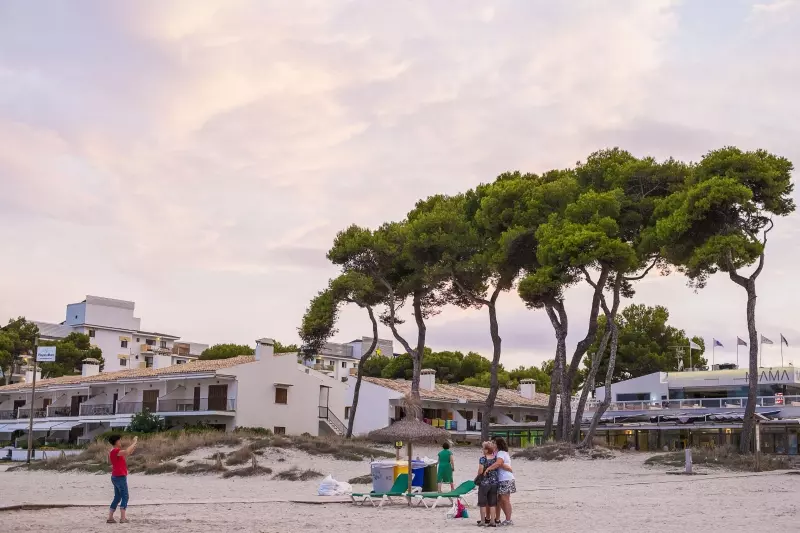 Ruhige Strand- und Ferienlandschaft als Symbolbild für Pilates und bewusste Bewegung