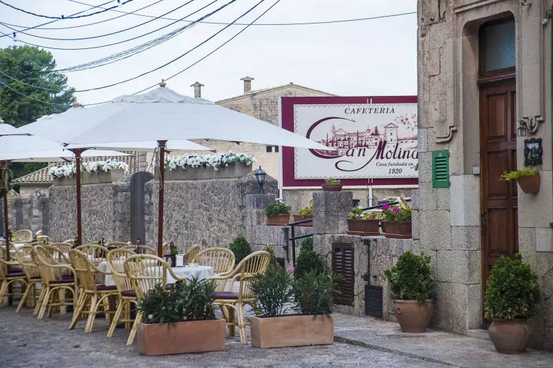 Terrasse der Cafeteria Can Molinas in Valldemossa auf Mallorca