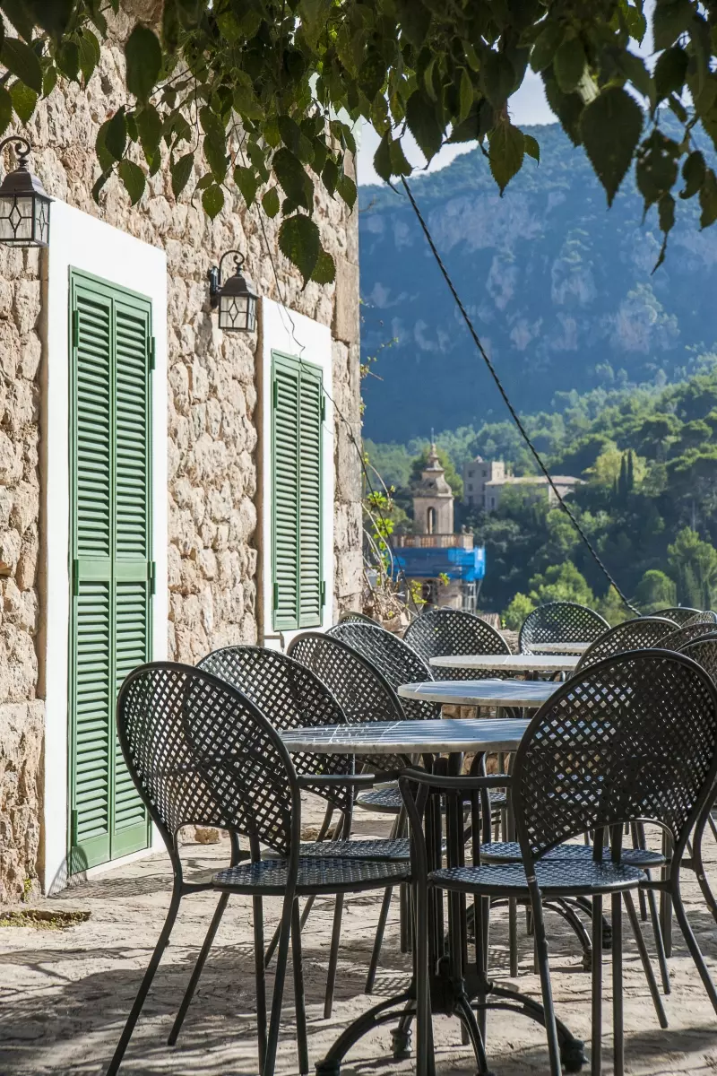 Terrasse in Valldemossa mit Blick auf die Berge