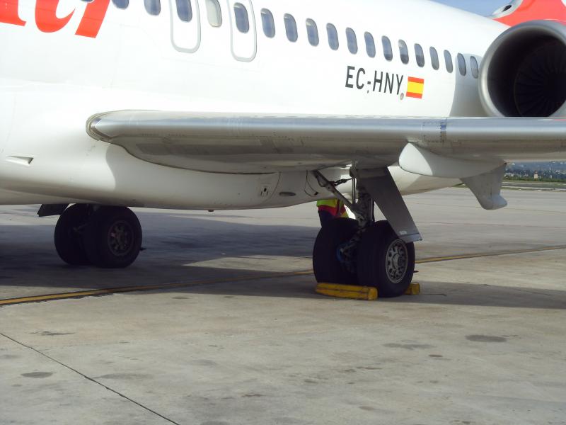 Passagierflugzeug auf dem Vorfeld des Flughafens von Mallorca