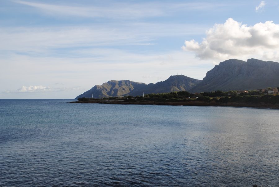 Blick von Colònia de Sant Pere auf das Cap de Farrutx