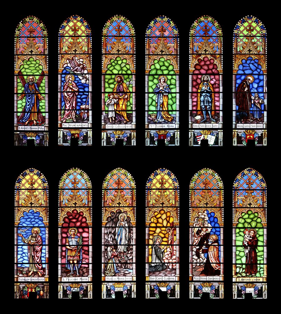 Die zwölf Buntglasfenster der Pfarrkirche Santa Margalida auf Mallorca
