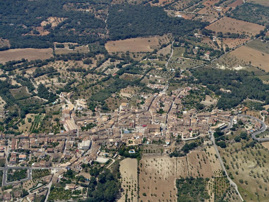 Luftbild von Costitx auf Mallorca