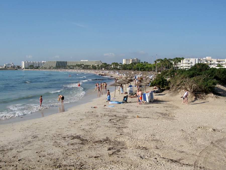 Blick auf die Playa de Sa Coma auf Mallorca