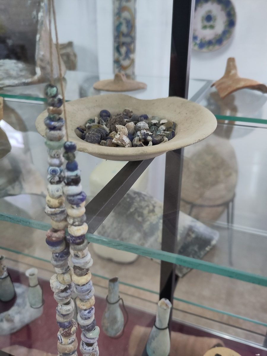 Archäologisches Ausstellungsobjekt im Museu de Porreres auf Mallorca