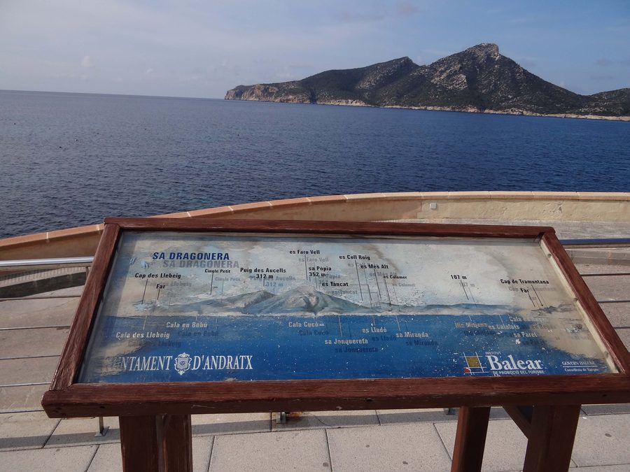 Küstenort Sant Elm auf Mallorca mit Blick auf die Küste