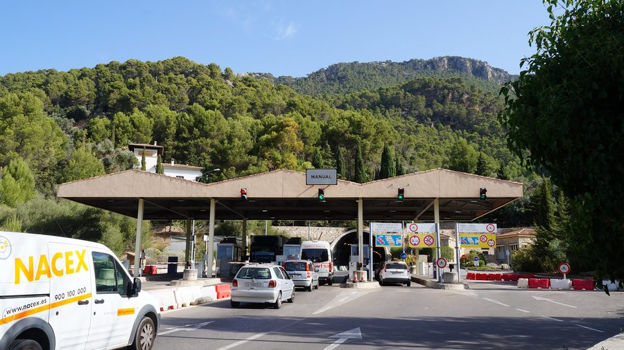 Bunyola auf Mallorca mit Häusern und umliegender Landschaft