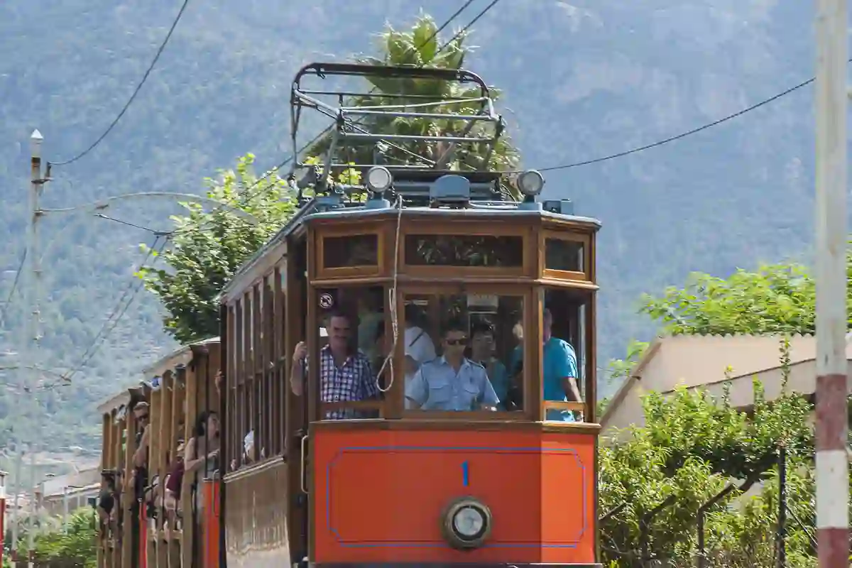 Historische Straßenbahn bei Sóller