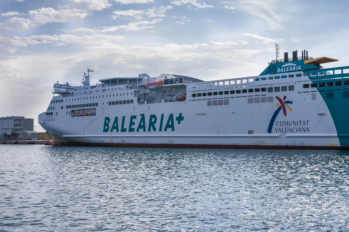 Fähre im Hafen von Palma de Mallorca